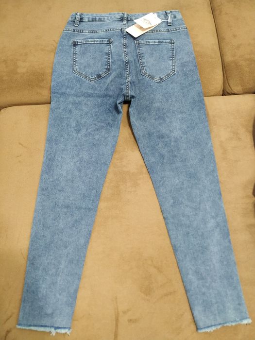 Джинсы скини новые