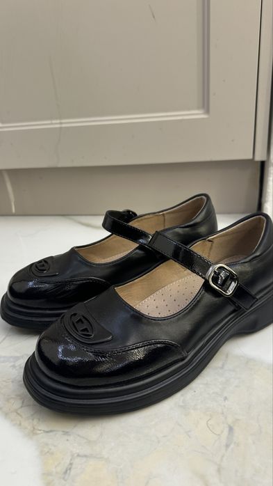 Обувь школьная продаю