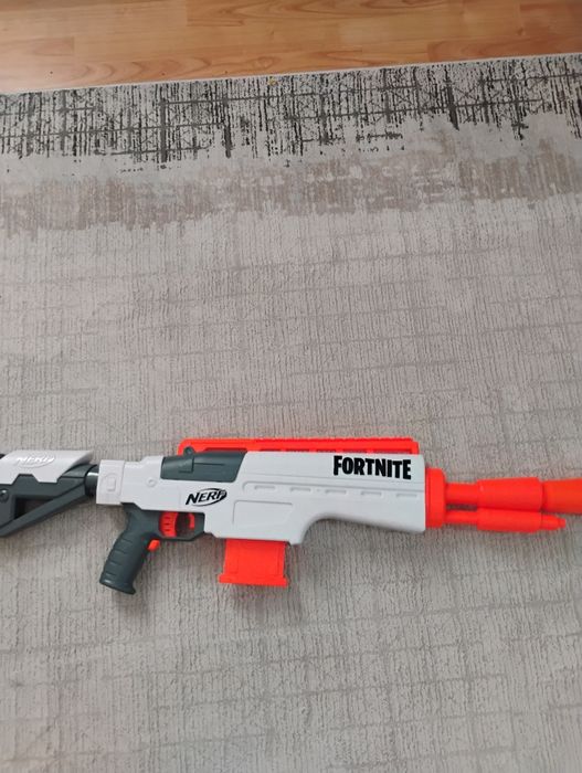 Vând arma Nerf Fortnite