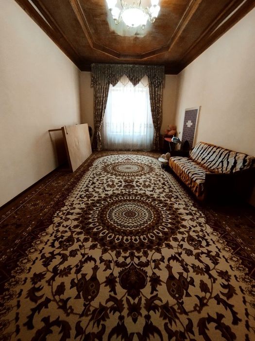 Uy sotiladi 10 sotix 8 ta xona