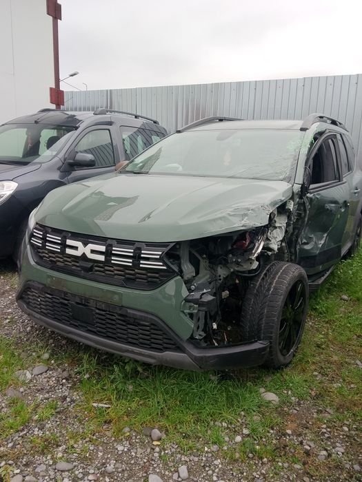 Dacia Jogger Avariat fab 2023 model Extreme Benz  TCE + GPL  29000 km