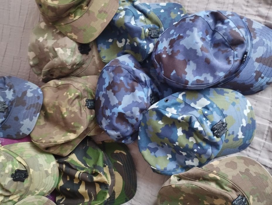 Capele combat diverse culori