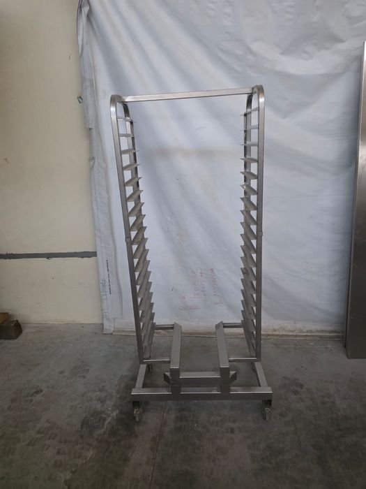 Различни немски колички от неръждаема стомана за тави с размери 60/40с