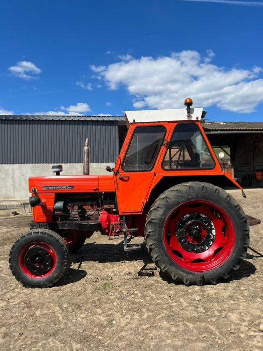 Tractor UNIVERSAL 650