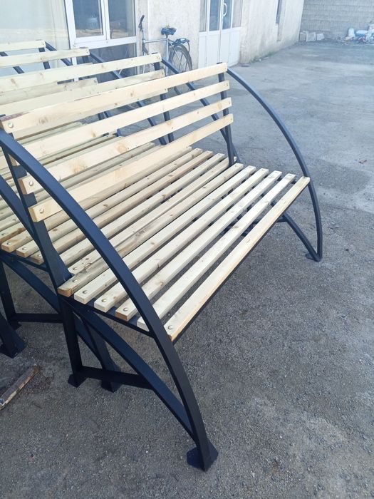 Скамейки 1.50 м шириной.