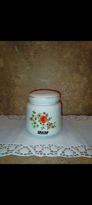 Намалям 50 процента.Стара посуда в добро състояние