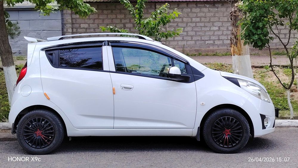 Chevrolet Spark 2015 года