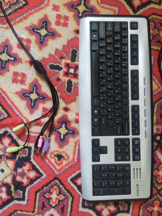 Продам мониторы LG 19 клавиатура Avtech KL23MU