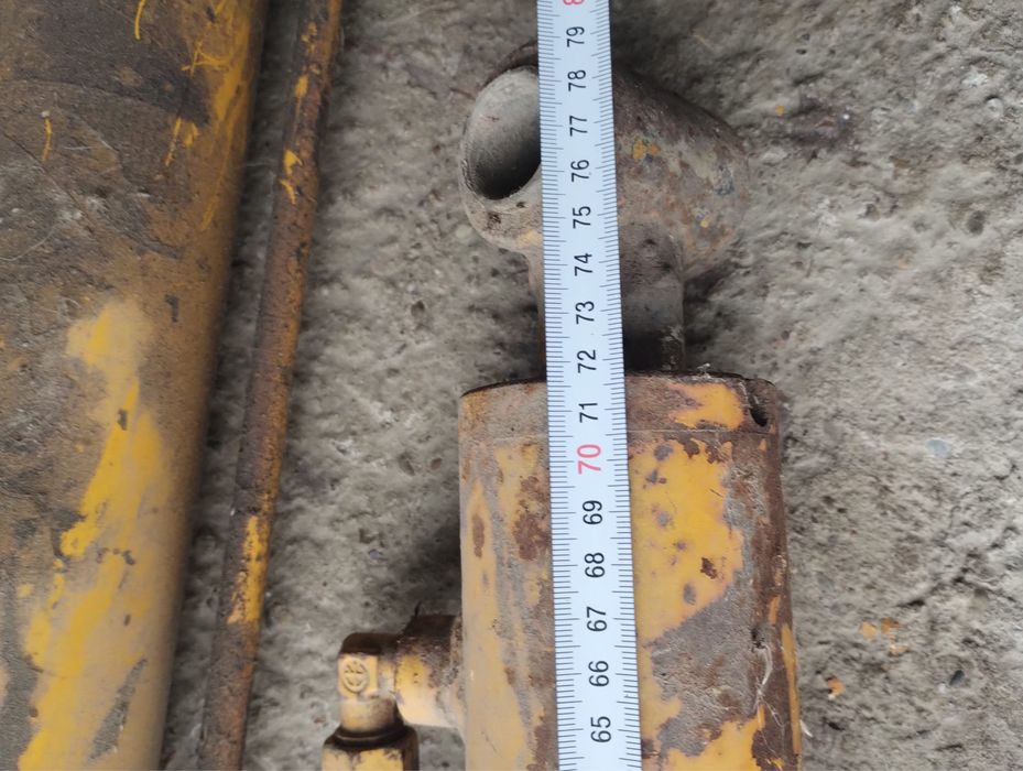 Pistoane hidraulice excavator – pentru cupă / braț, stare bună