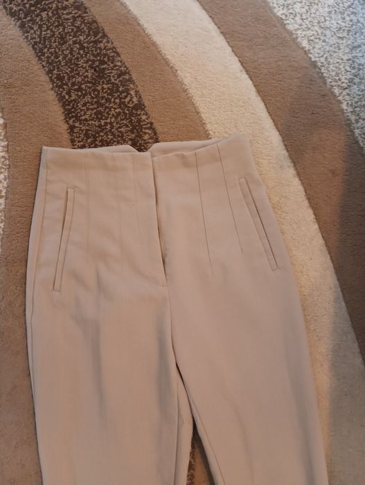 Елегантен дамски панталон на ZARA