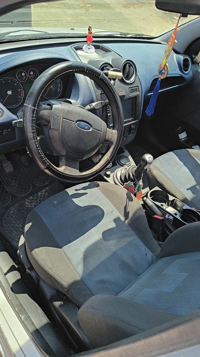 Vând schimb ford