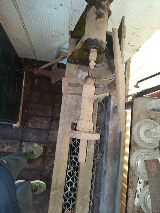 De vinzare strung de lemn