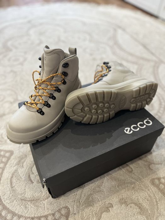 Осенние женские ботинки ЕССО