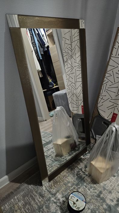 Продам настенное зеркало