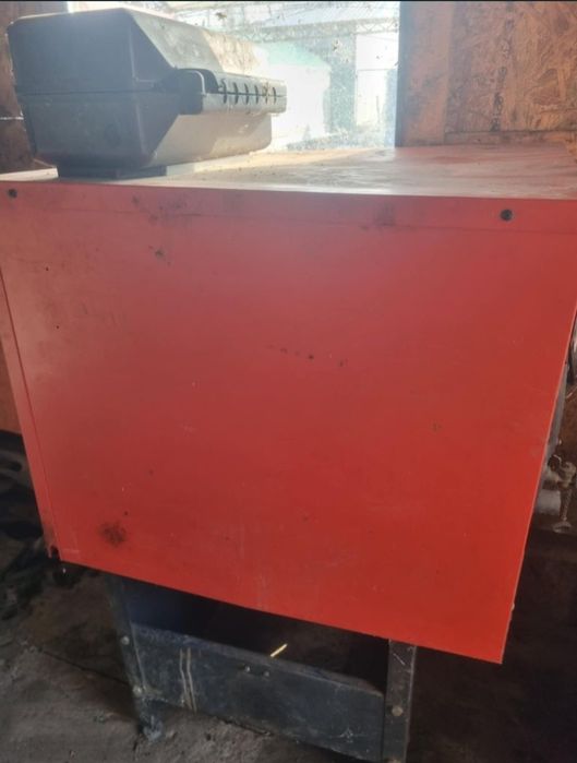 Vând centrala pe ulei ars