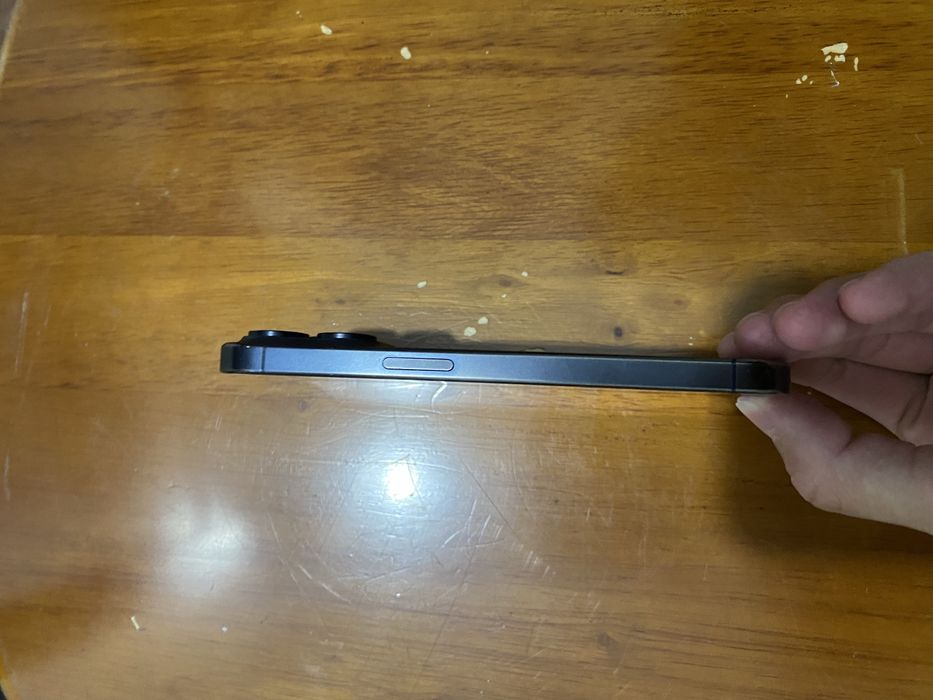 iphone 15 pro , заблокирован мошейниками,