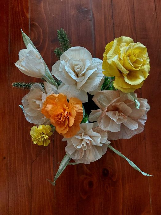 Ръчно изработени цветя за украса от естествени материали