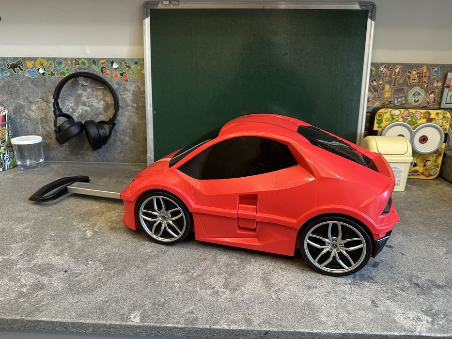 Машина-чемодан красная