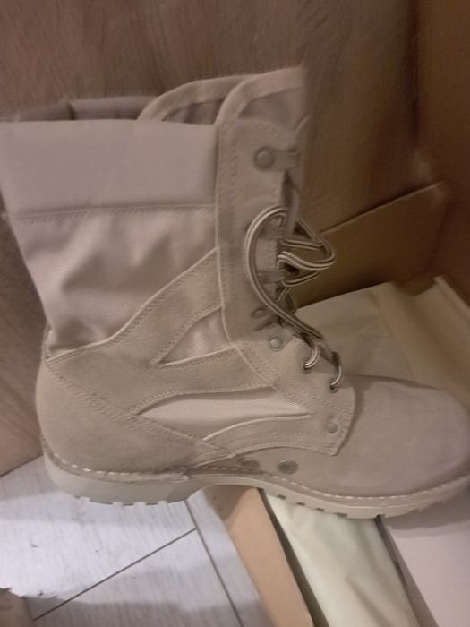 Vând bocanci stil ARMY stil deșert