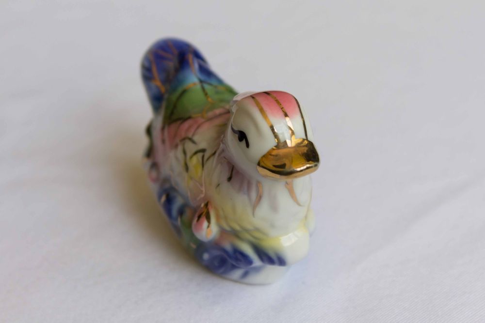 Продается фарфоровая статуэтка " Райская птичка"