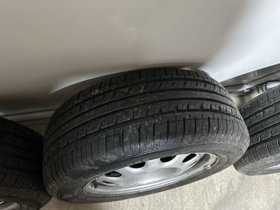 Vand roti 14 cu cauciucuri aproape  noi de vara