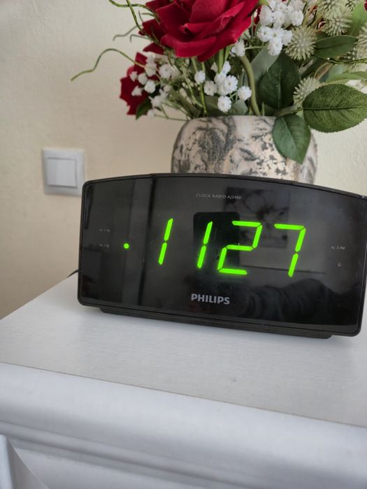 Ceas de birou Philips, cu radio si alarme, pe baterii si adaptor priză