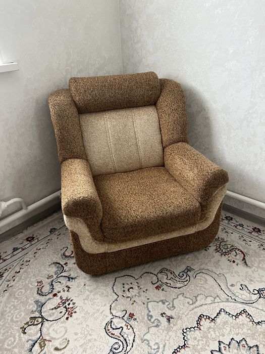 Продам угловой диван+кресло