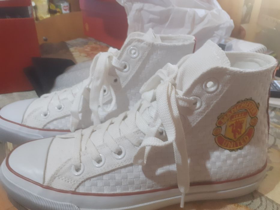 Оригинални нови кецове Manchester United