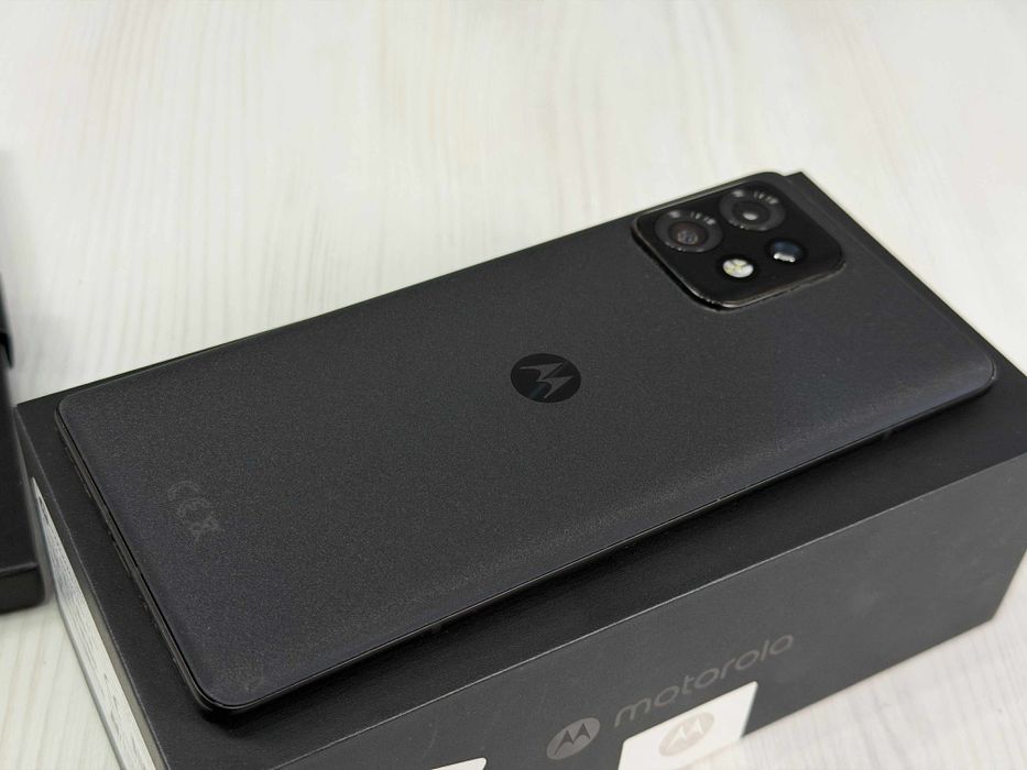 Motorola Edge 40 Pro, 256+12GB, în cutie cu husă