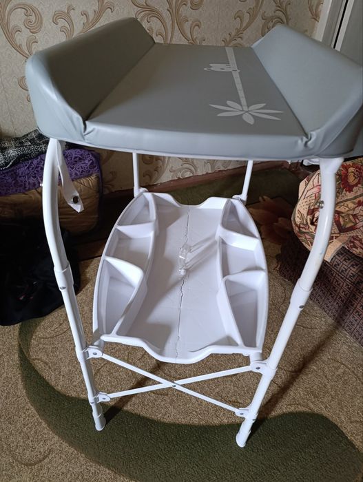 Пеленальный столик и ванночка