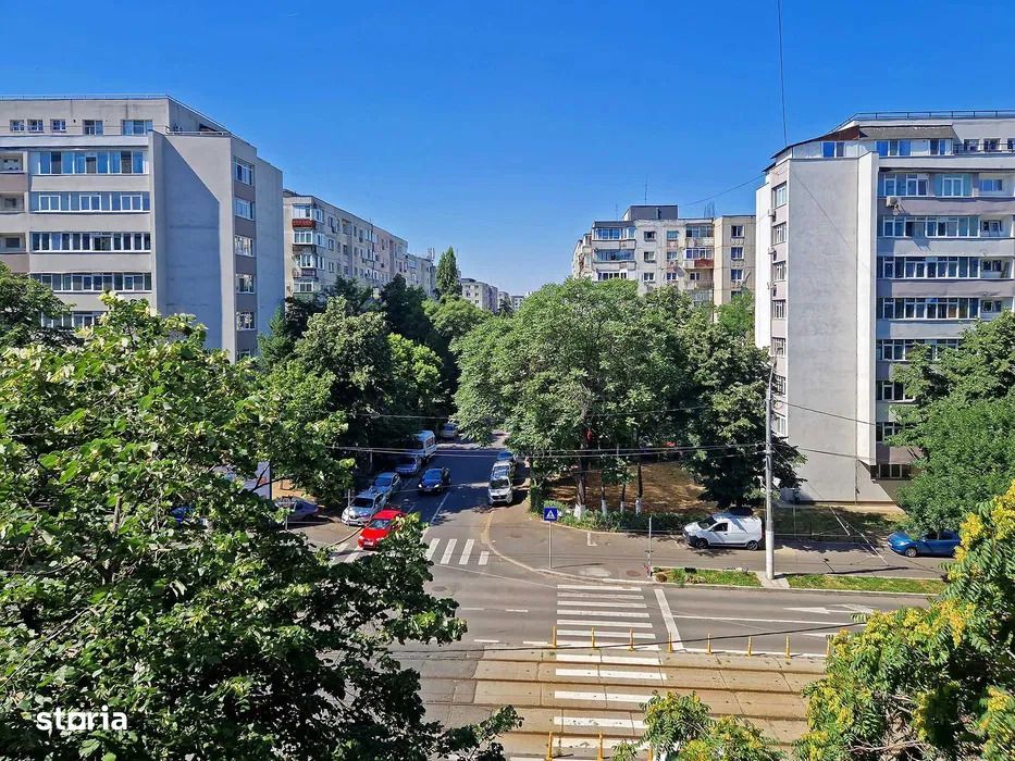 Apartament De Vânzare cu 3 camere in Giulesti aproape de stadion
