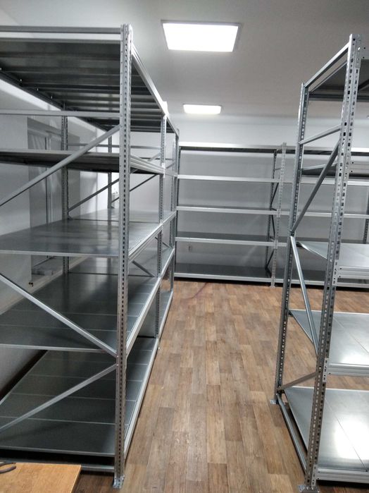 Металлический стеллаж, полки