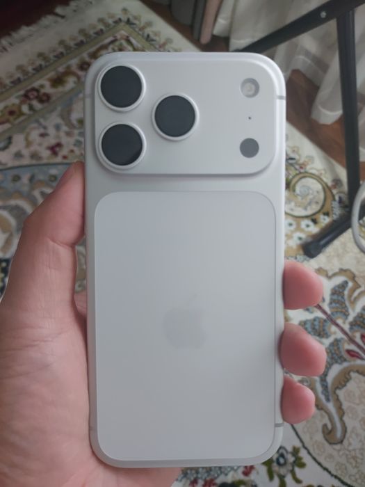 Продам 17 про 256 Esim