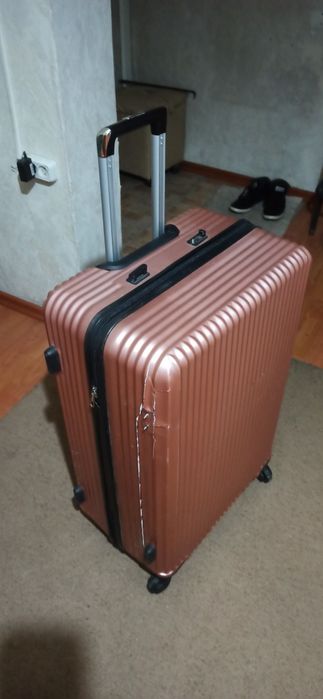 Чемодан большой пластик
