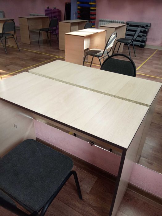 Столы для конференций и гримерные