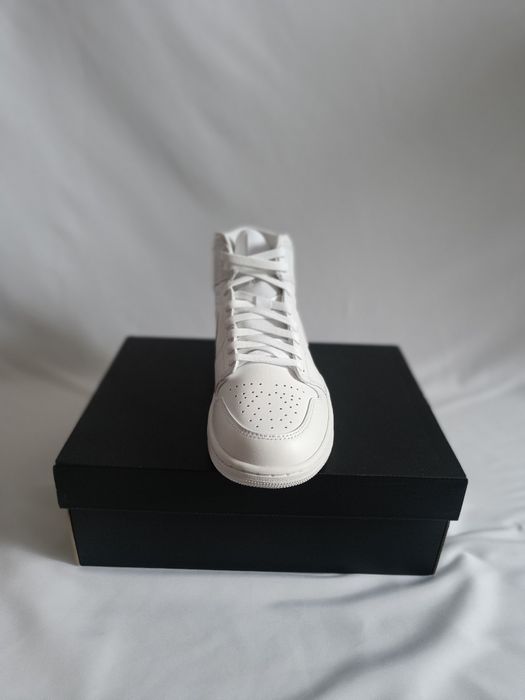 Jordan 1 triple white