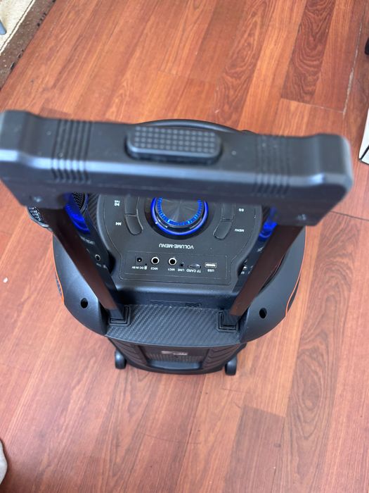 Boxă AKAI 50W cu microfon wireless inclus, folosită o singură dată, stare impecabilă!