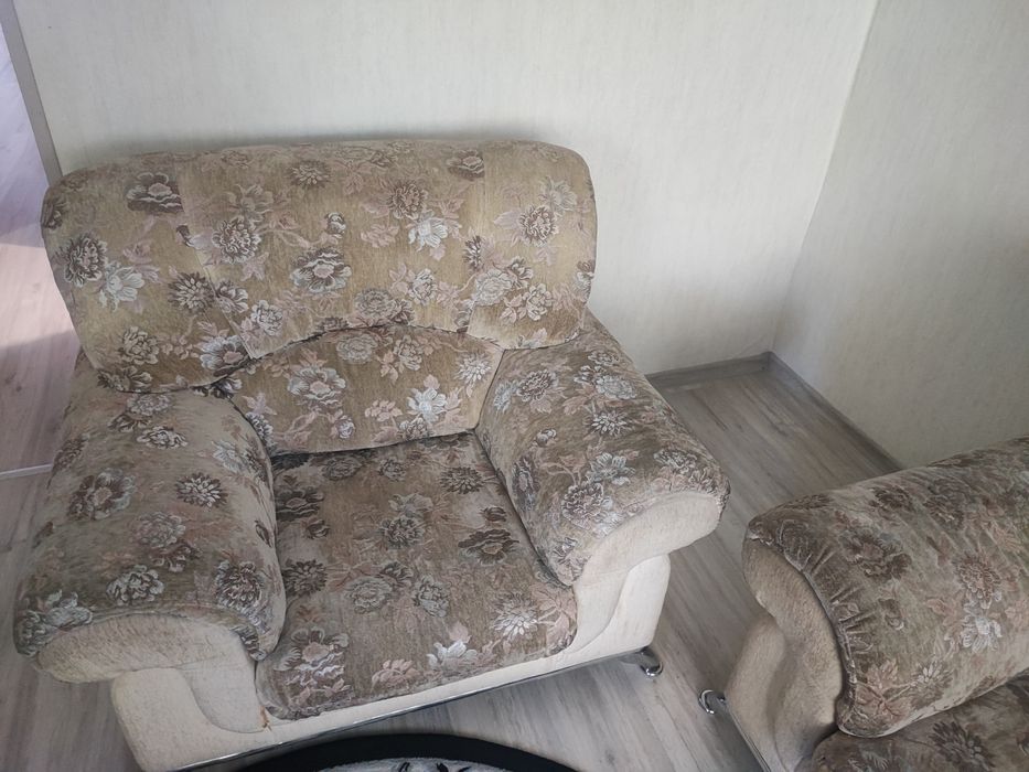Продам диван и два кресла