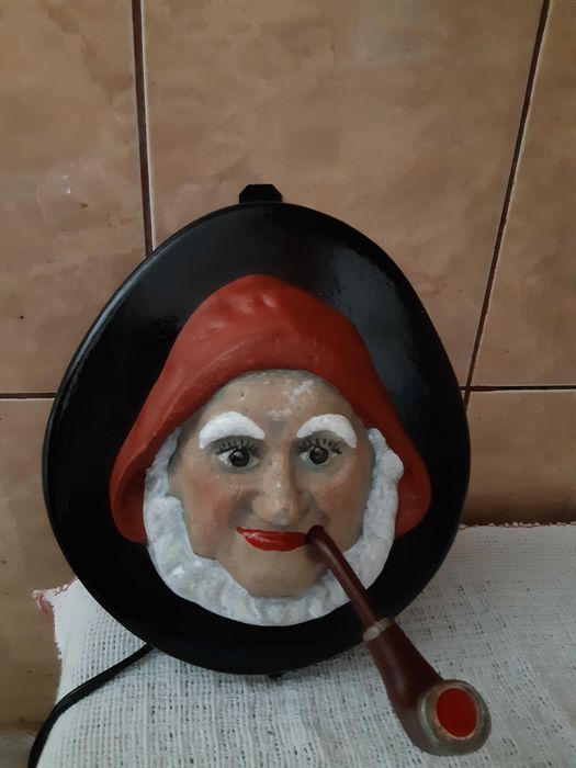 Lampa de veghe pt copii, mos cu pipa, din aluminiu pe suport lemn