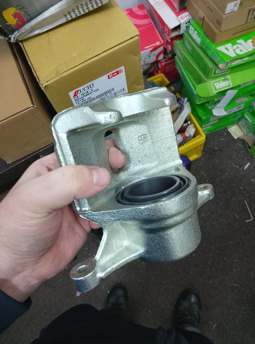 Etrier frana fata toyota corolla 1992 2002 nou 200lei