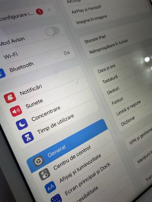 Ipad mini 4 cu sticla fisurata