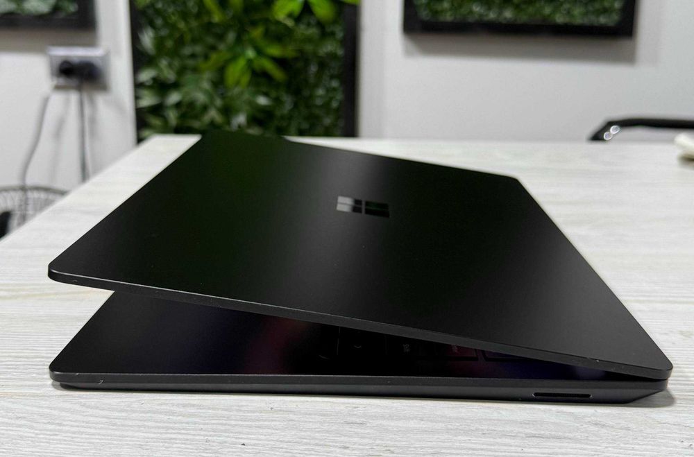 Microsoft Surface Laptop 5 Black 13.5" 2K Сенсор i5 1245U  16GB/512GB