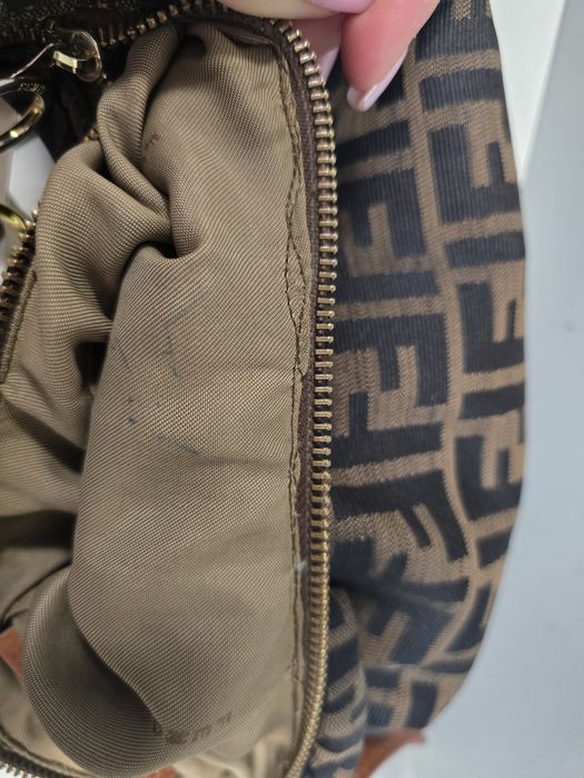 Чанта на Fendi  .