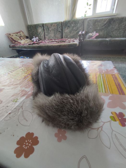 Кожаный меховый шапка