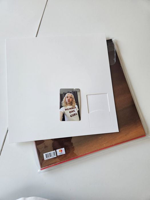 ROSÉ / BLACKPINK – rosie албум с CD, фотокарти, плакати + подарък ключодържател