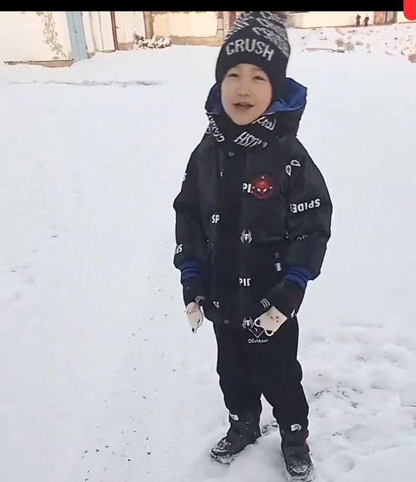 Усы куртка сатылады 6 жасар балаға болады тап таза сумкасыда бар