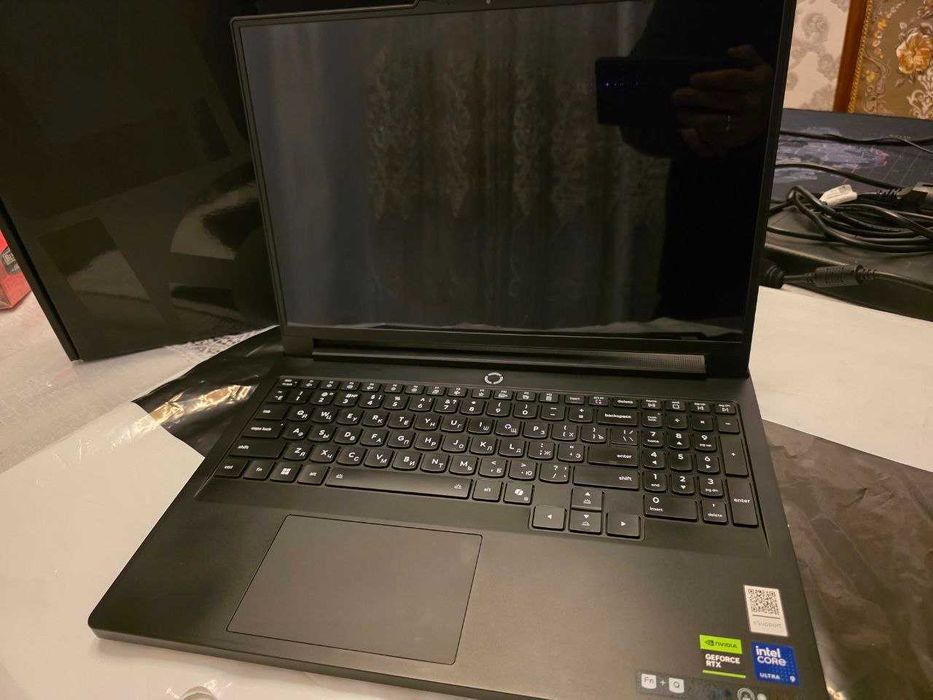 Lenovo Legion Pro7 U9-275HX, 64GB, 1TB, RTX5090, 2.5K OLED