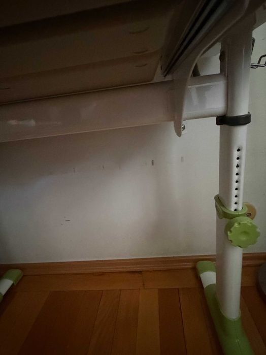 Birou si scaun ergonomice (reglabile pe inaltime) pentru copii 6-12 ani in stare foarte buna