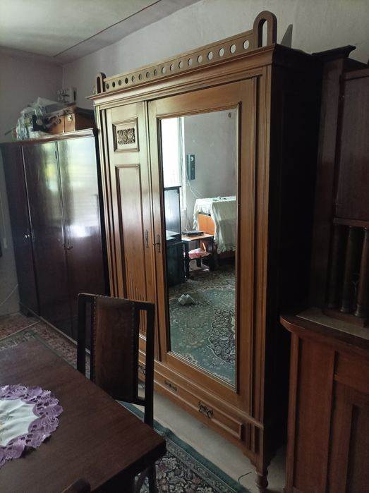 Vând dulapuri și mobila de sufragerie