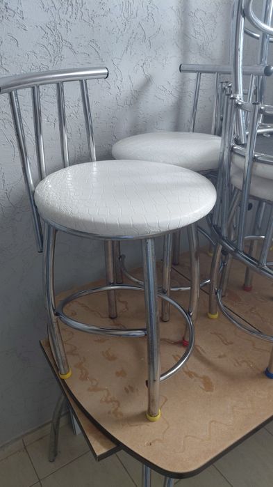 Стол и стульми 6шт